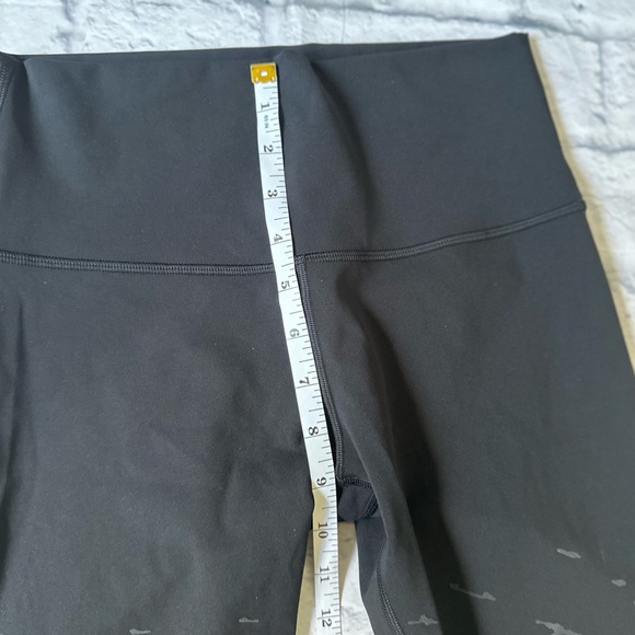 Lululemon Lunar New Year Wunder Under High-Rise Tight 25" ~ Size 6. - Picture 9 of 13